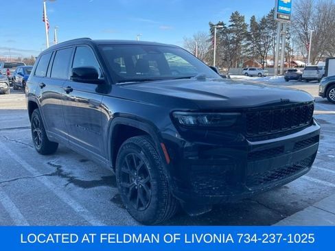 Used 2024 Jeep Grand Cherokee L Laredo image 4