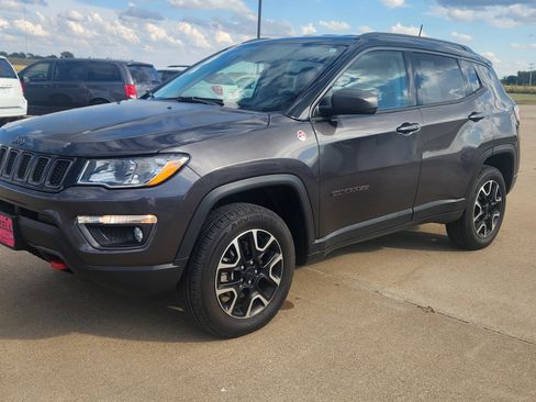 Used 2020 Jeep Compass Trailhawk image 4