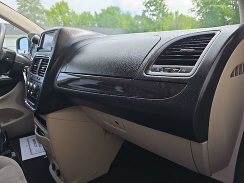 Used 2017 Dodge Grand Caravan SE w/ Power Window Group FWD image 22