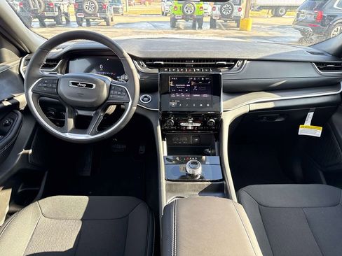 New 2025 Jeep Grand Cherokee Laredo X w/ Luxury Tech Group I image 3