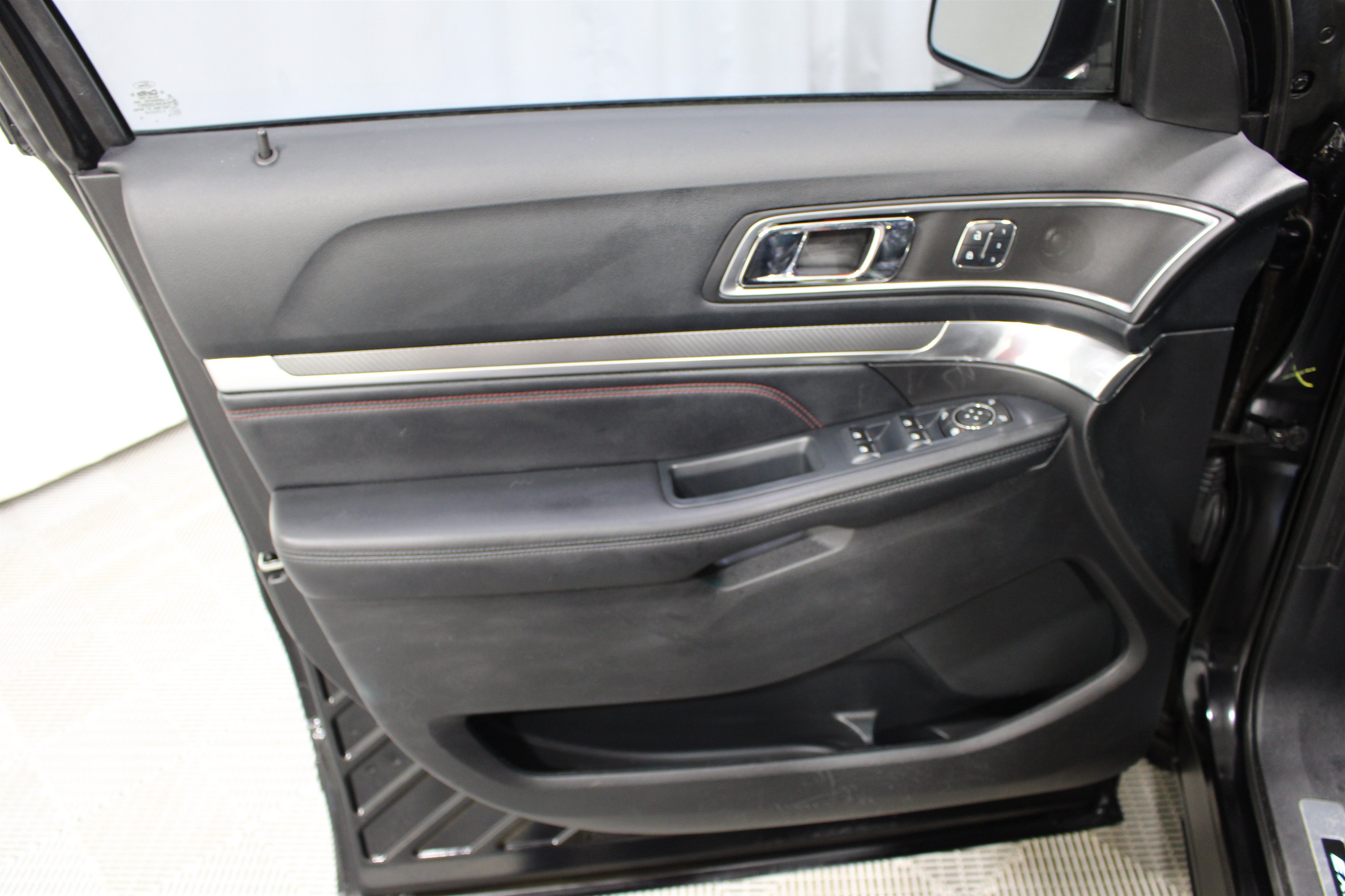 Used 2016 Ford Explorer Sport w/ Equipment Group 401A AWD/4WD image 6