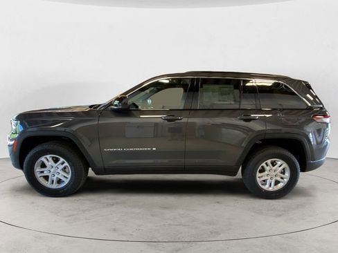 New 2025 Jeep Grand Cherokee Laredo image 2