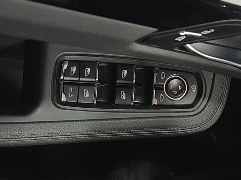 Certified 2025 Porsche Macan image 21