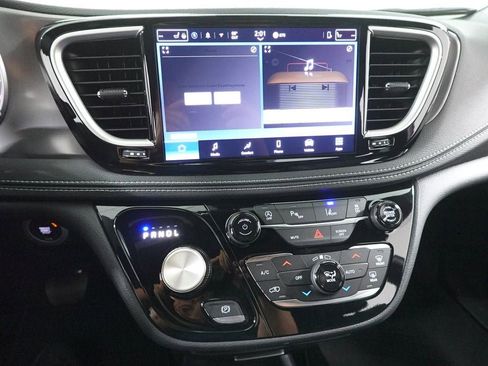 New 2026 Chrysler Pacifica Select image 17