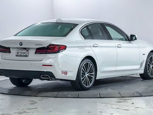 Used 2023 BMW 530e w/ Executive Package image 2