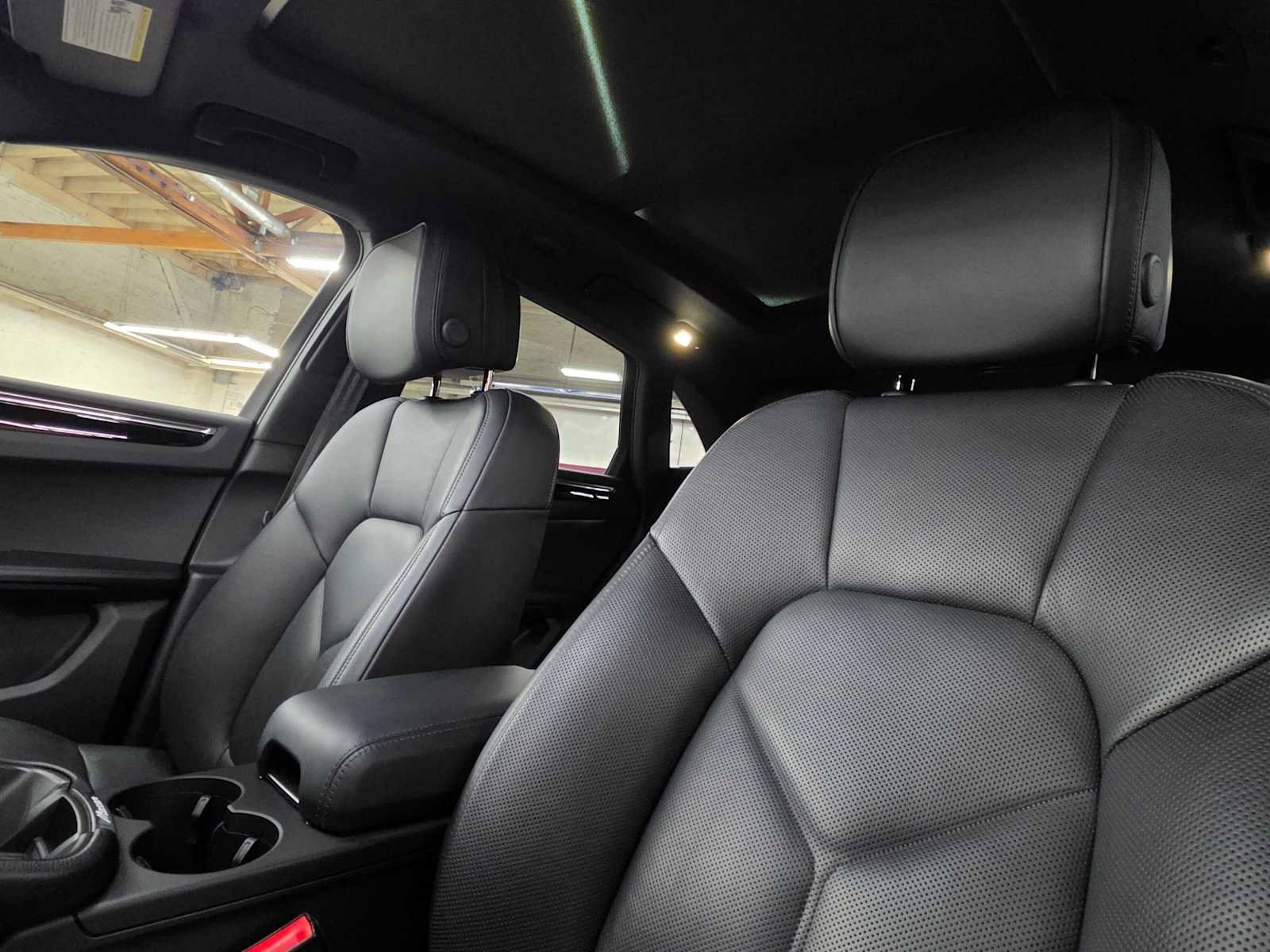 Used 2025 Porsche Macan AWD/4WD image 22