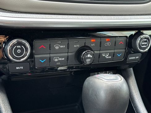 Used 2025 Jeep Compass Limited AWD/4WD image 19