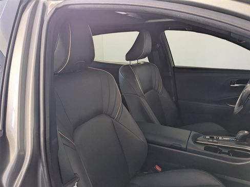 Used 2023 Toyota Crown Limited image 28