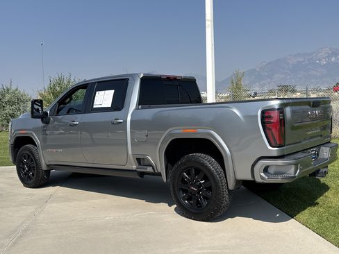 Used 2024 GMC Sierra 2500 AT4 w/ AT4 Premium Plus Package AWD/4WD image 4