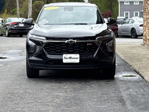 Used 2024 Chevrolet Trax RS w/ Sunroof Package FWD image 8