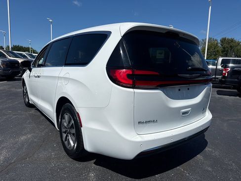 Used 2024 Chrysler Pacifica Limited FWD image 9