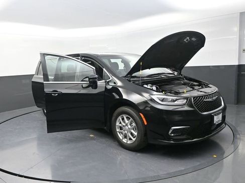 New 2026 Chrysler Pacifica Select image 26