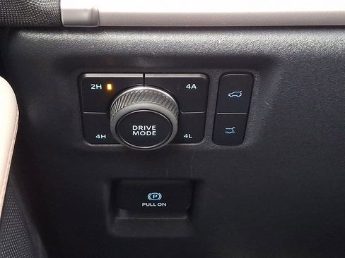 Used 2025 Ford Expedition Active image 24