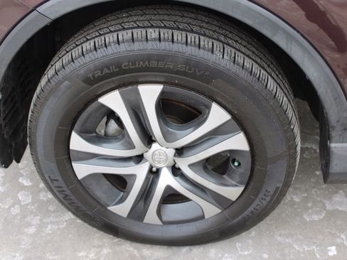 Used 2018 Toyota RAV4 LE image 11