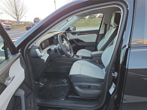 New 2026 Volkswagen Tiguan SE image 14