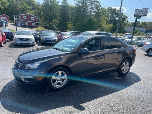 Used 2015 Chevrolet Cruze LT image 8