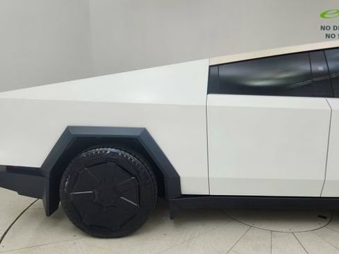 Used 2024 Tesla Cybertruck AWD Crew Cab image 7