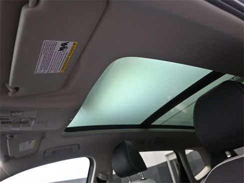 Used 2025 Volkswagen Taos SE w/ Panoramic Sunroof Package image 23