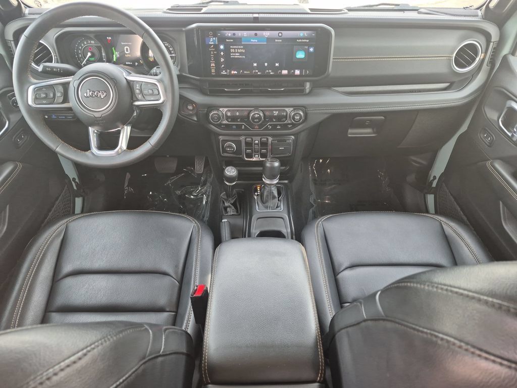 Used 2024 Jeep Wrangler Unlimited Sahara w/ Technology Group AWD/4WD image 4