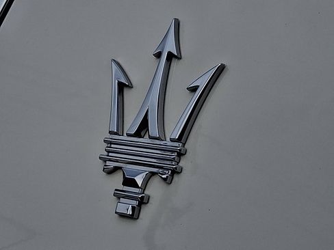 Used 2022 Maserati Levante GT AWD/4WD image 35