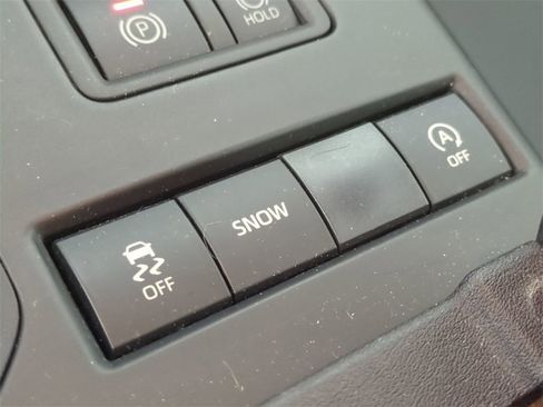 Used 2022 Toyota Highlander XLE image 29