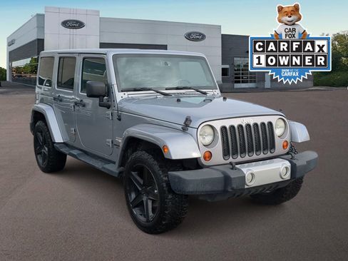 Used 2013 Jeep Wrangler Unlimited Sahara w/ Connectivity Group image 2