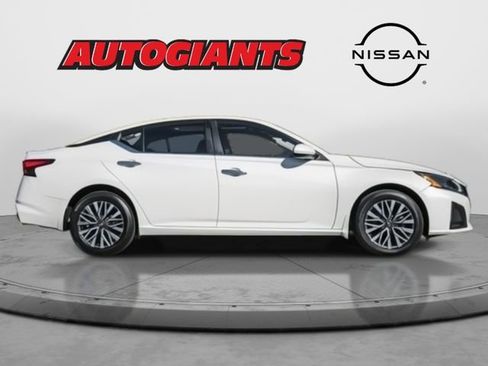 Used 2023 Nissan Altima 2.5 SV w/ SV Premium Package image 4