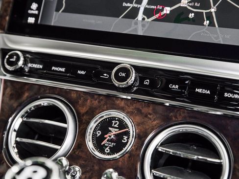 Used 2021 Bentley Continental GT image 24