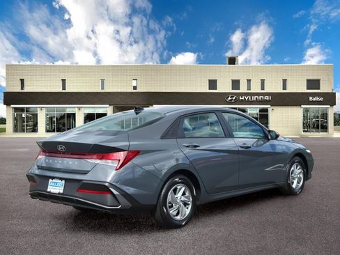 New 2026 Hyundai Elantra SE FWD image 3