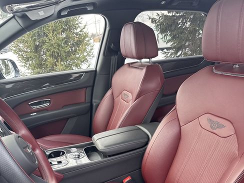 Used 2022 Bentley Bentayga image 3