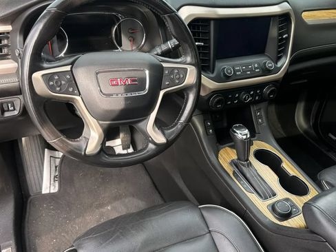 Used 2019 GMC Acadia Denali w/ Technology Package FWD image 10