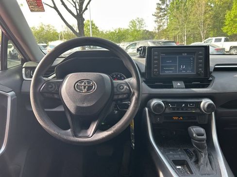 Used 2019 Toyota RAV4 LE image 11