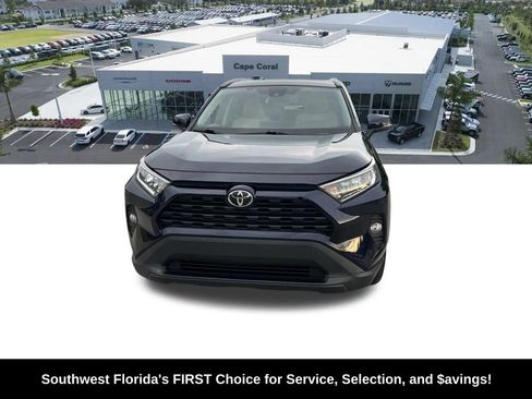 Used 2021 Toyota RAV4 XLE w/ Convenience Package FWD image 2