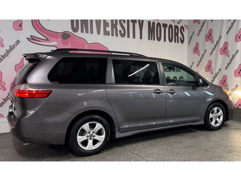 Used 2018 Toyota Sienna LE w/ Carpet Mat Package FWD image 10