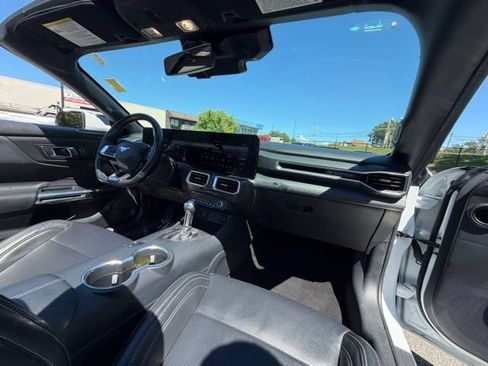 Used 2025 Ford Mustang Premium RWD image 27