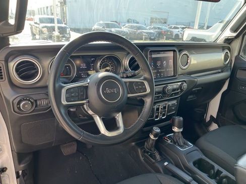 Used 2022 Jeep Wrangler Unlimited Sahara image 9