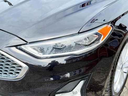 Used 2019 Ford Fusion Energi Titanium image 9