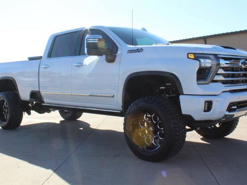 Used 2026 Chevrolet Silverado 3500 High Country w/ High Country Premium Package AWD/4WD image 14