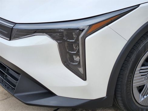 New 2025 Kia K4 LX image 6