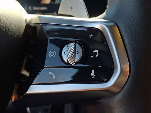 Used 2025 BMW 760i xDrive w/ Executive Package image 24