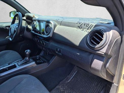 Used 2017 Toyota Tacoma TRD Sport AWD/4WD image 20