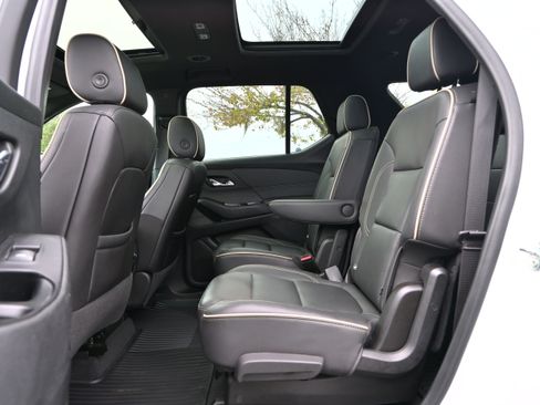 Used 2023 Chevrolet Traverse Premier image 10
