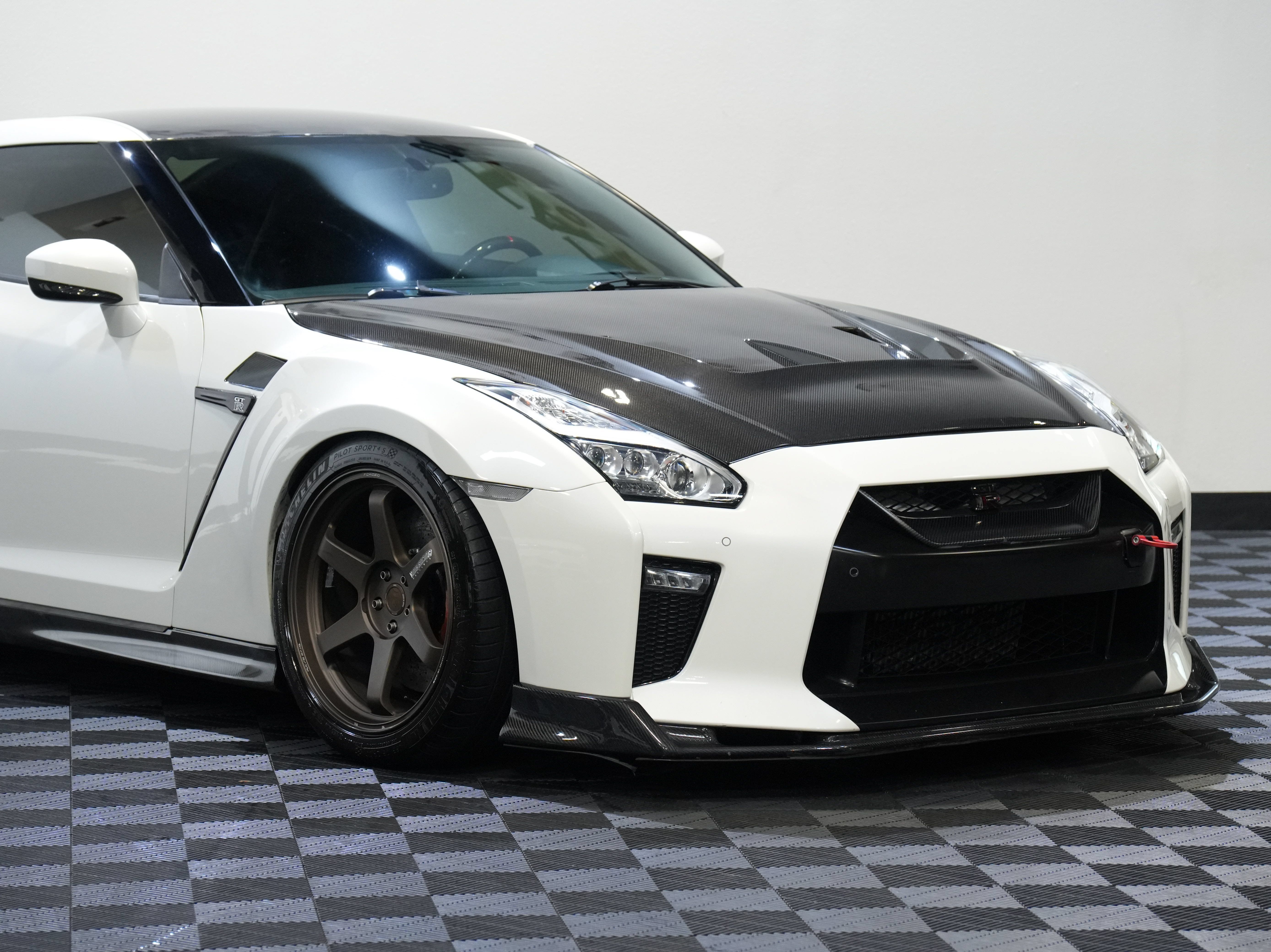 Used 2017 Nissan GT-R Premium AWD/4WD image 9