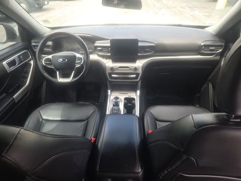 Used 2022 Ford Explorer XLT w/ Equipment Group 202A AWD/4WD image 26