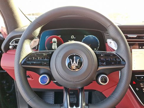 New 2025 Maserati Grecale Modena image 15