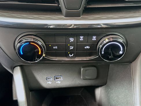 Used 2025 Buick Encore GX Preferred image 23