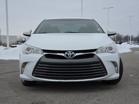 Used 2016 Toyota Camry LE image 9