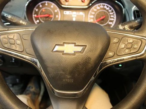 Used 2017 Chevrolet Cruze LT image 17