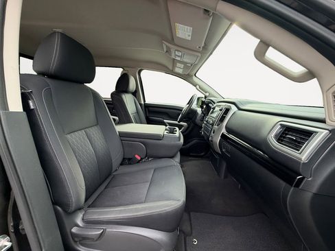 Used 2019 Nissan Titan SV AWD/4WD image 13