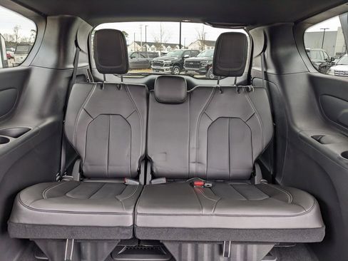 Certified 2026 Chrysler Pacifica Select w/ S Appearance Package image 41